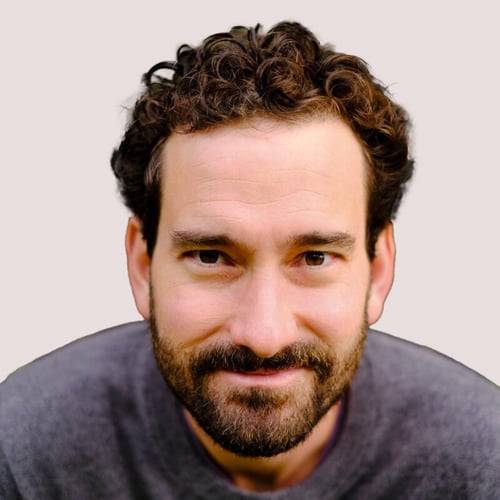 Daniel Dinay headshot
