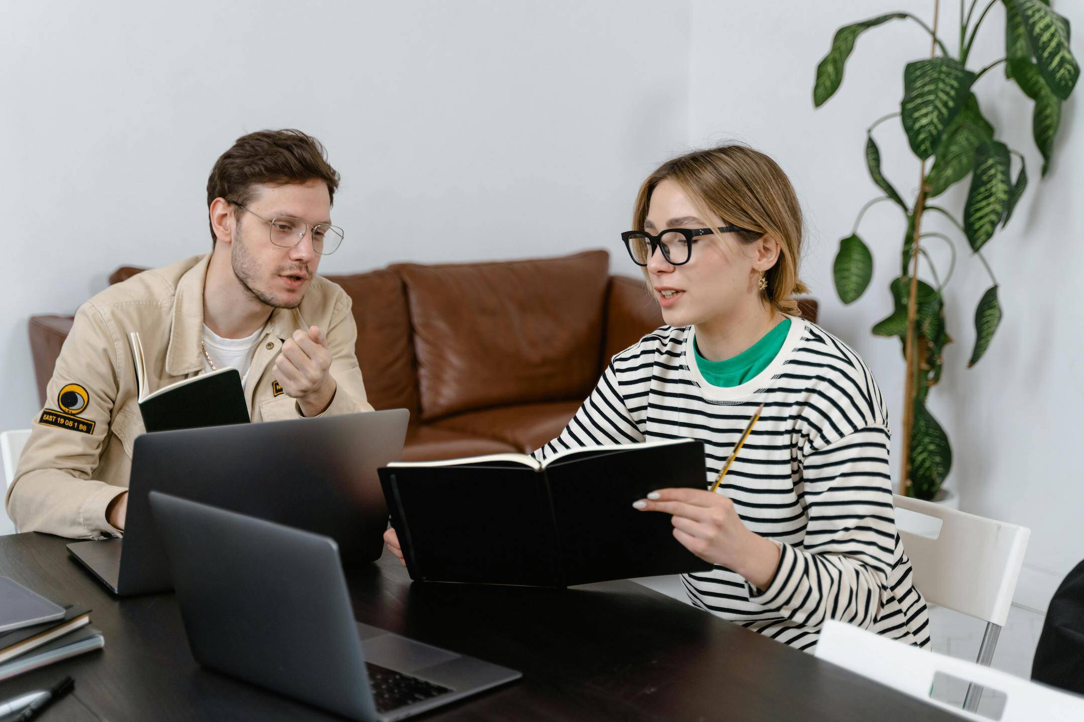 employees-talking-at-work-overcoming-communication-barriers