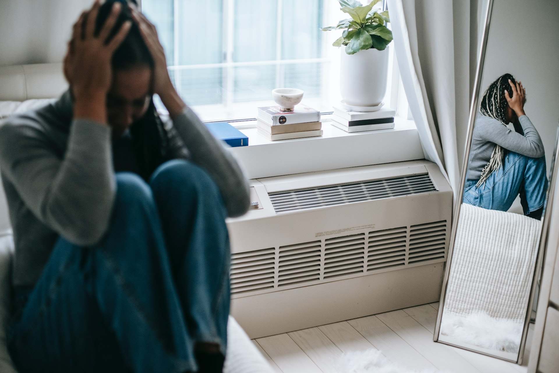 woman-in-bedroom-holding-her-head-worrried-how-to-deal-with-guilt